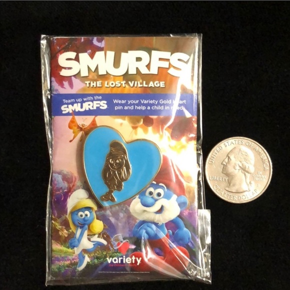 SONY Pictures Smurfs, The Lost Village Movie Collectible SMURFETTE Heart Pin New - Picture 5 of 9